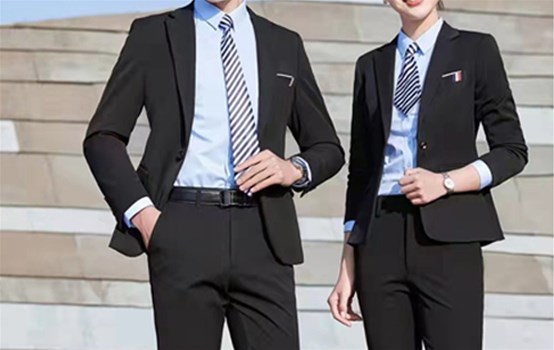 河南工作服定做廠家教你服務(wù)員的工作服需要注意哪些問(wèn)題